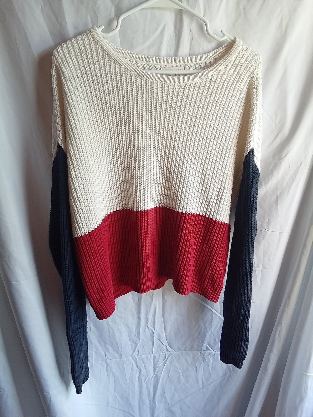 La Hearts Colorblock Crewneck Sweater - White, Red & Navy M